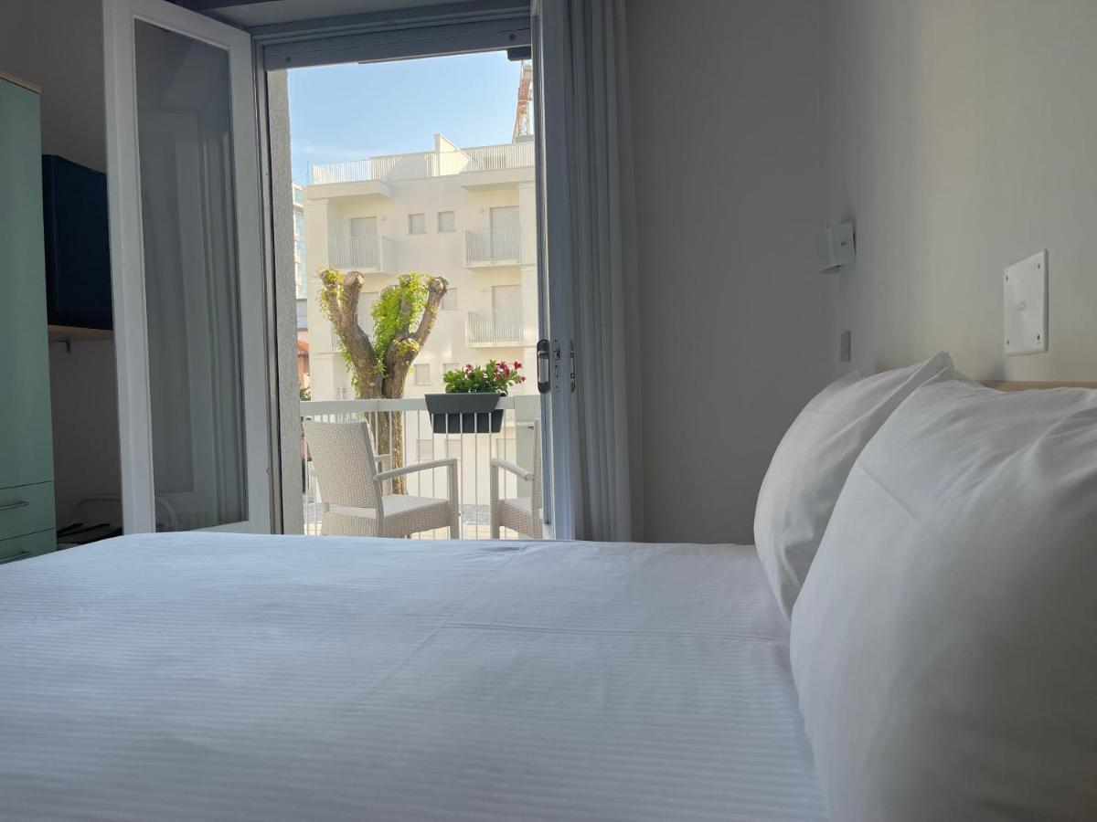 Hotel Athena Линьяно-Саббьядоро Экстерьер фото